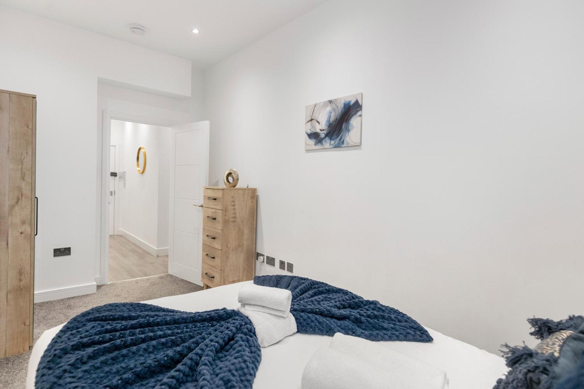 Welcoming And Spacious Apartment- Excellent Location 런던 외부 사진