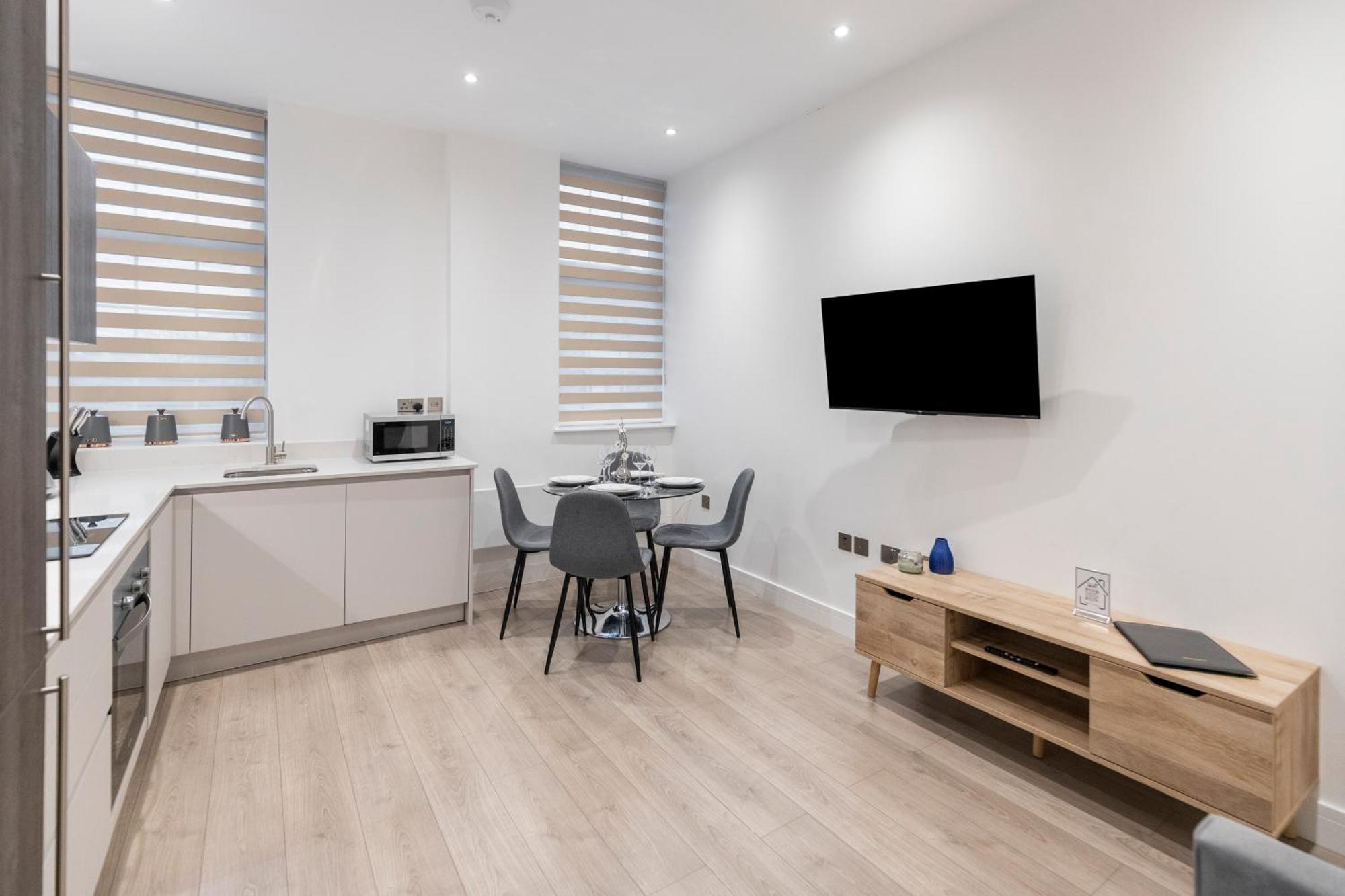 Welcoming And Spacious Apartment- Excellent Location 런던 외부 사진