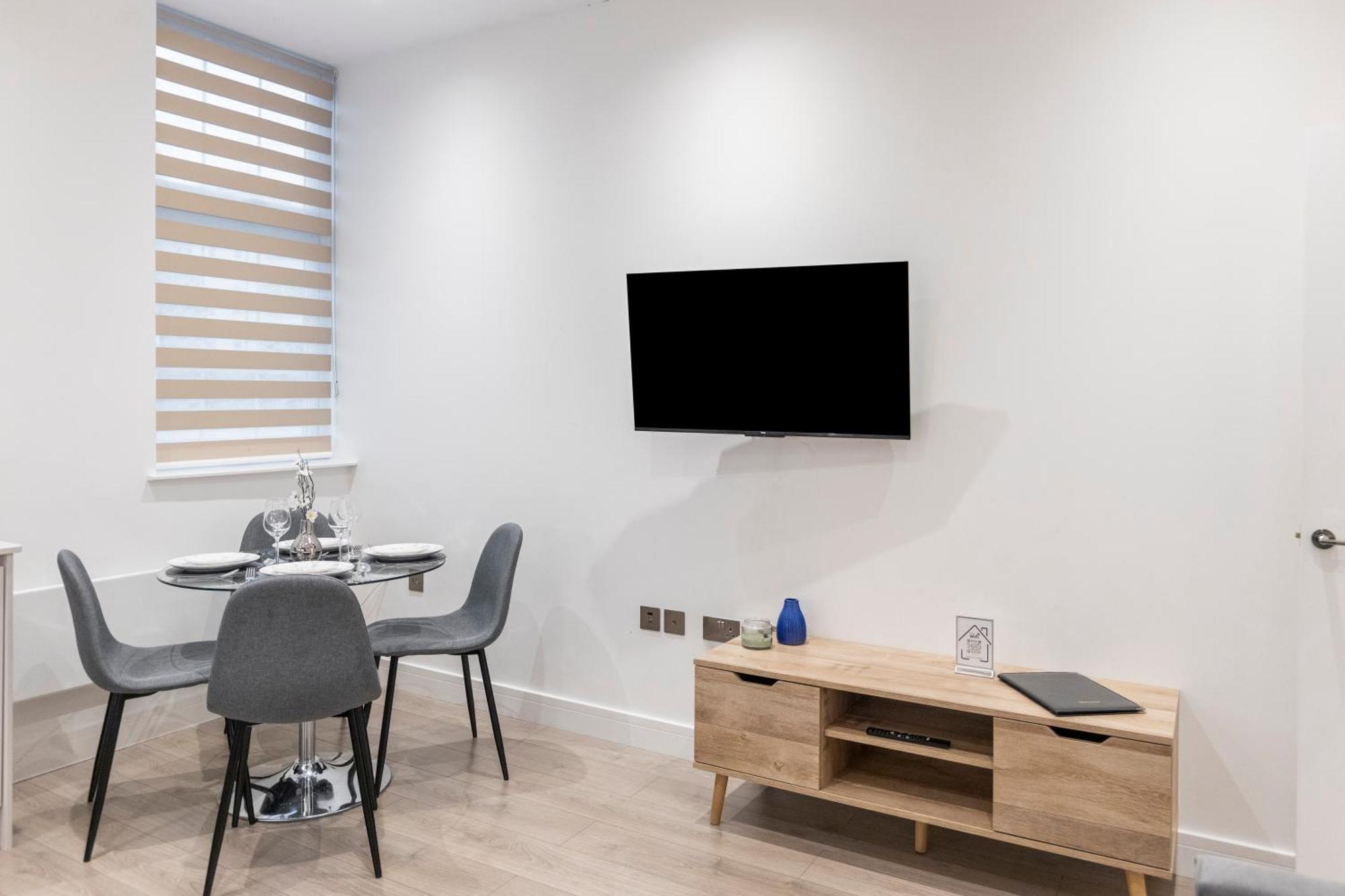 Welcoming And Spacious Apartment- Excellent Location 런던 외부 사진