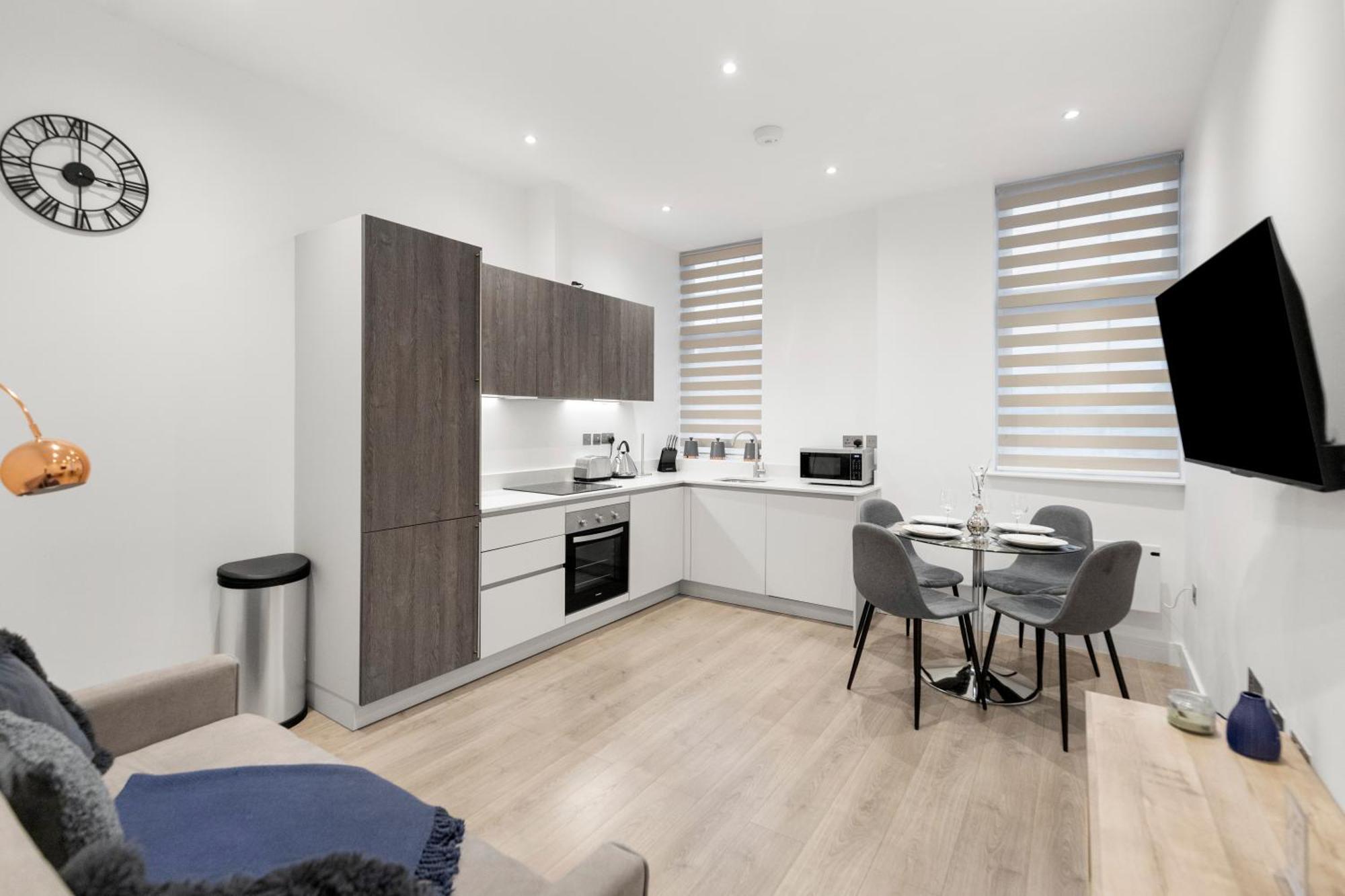 Welcoming And Spacious Apartment- Excellent Location 런던 외부 사진