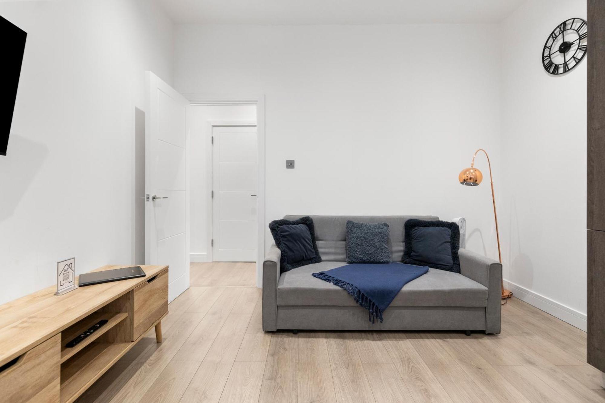 Welcoming And Spacious Apartment- Excellent Location 런던 외부 사진